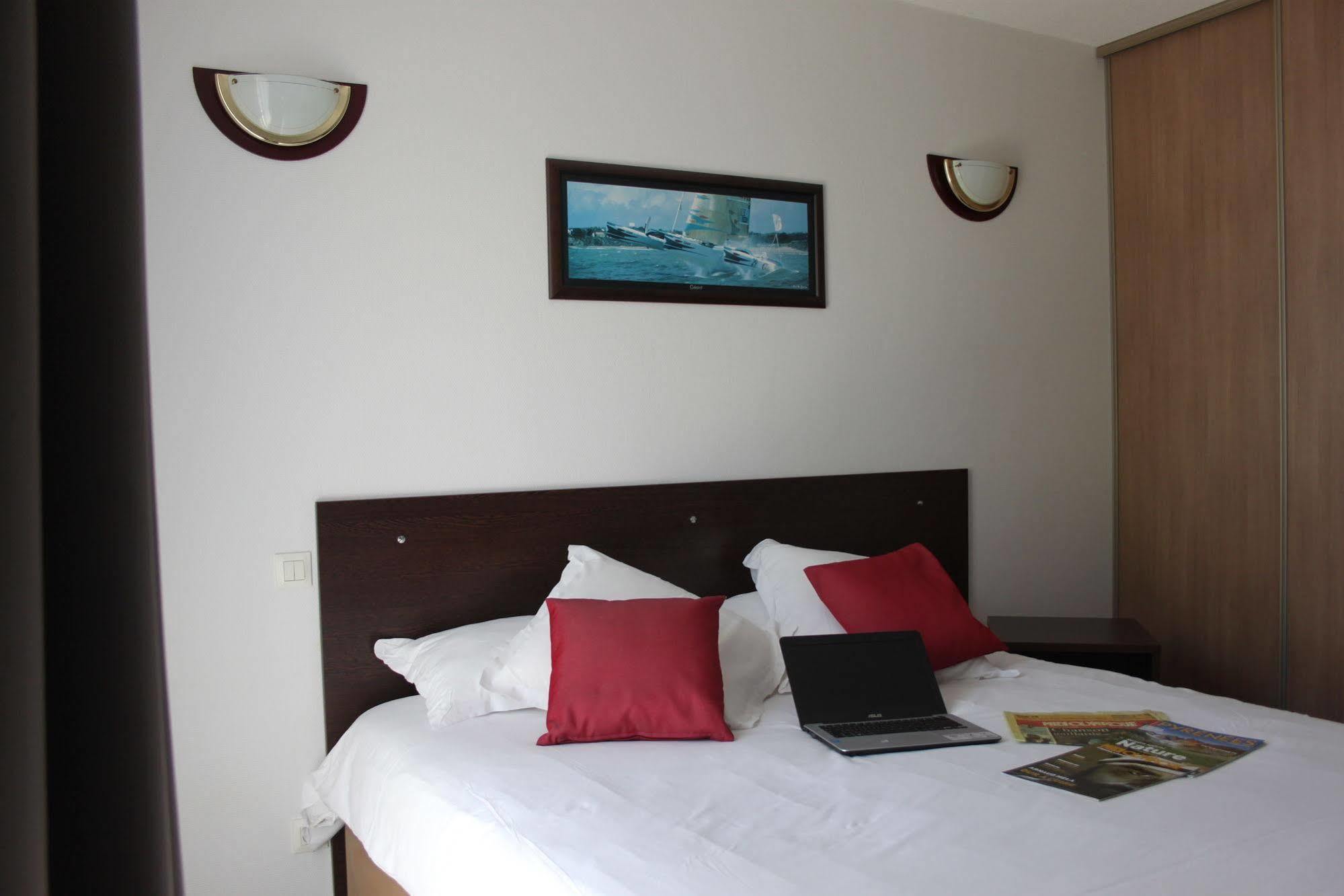 Comfort Suites Pau Idron Exterior foto
